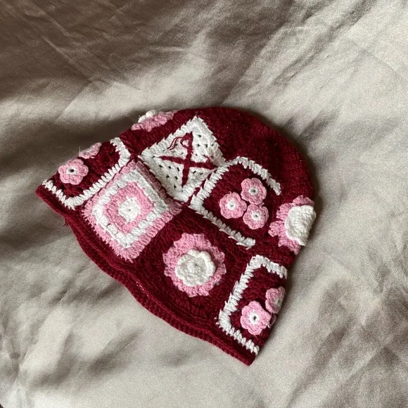 Pink and white crochet beanie - Picture 2 of 3